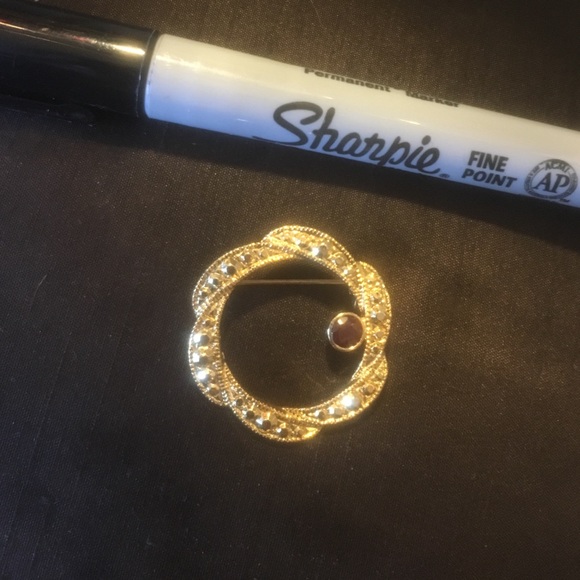 Vintage Gold Garnet Ruby Brooch Pin- Costume - Picture 2 of 3